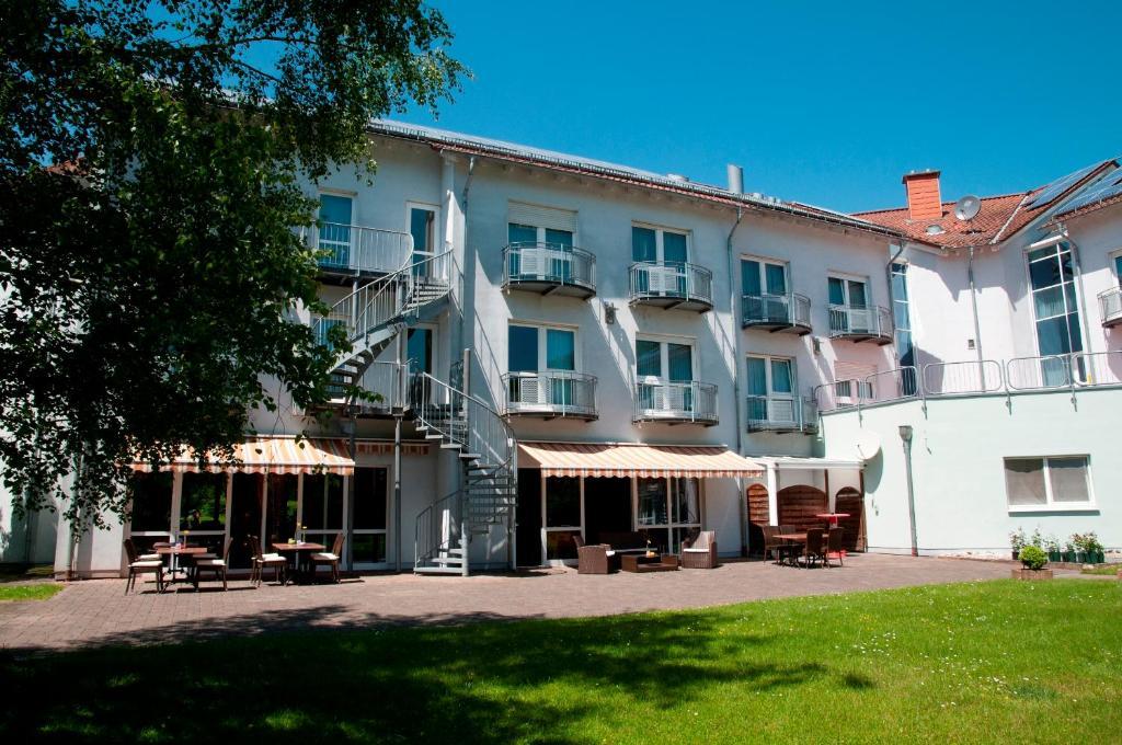 Hotel Saarpark Mettlach Esterno foto